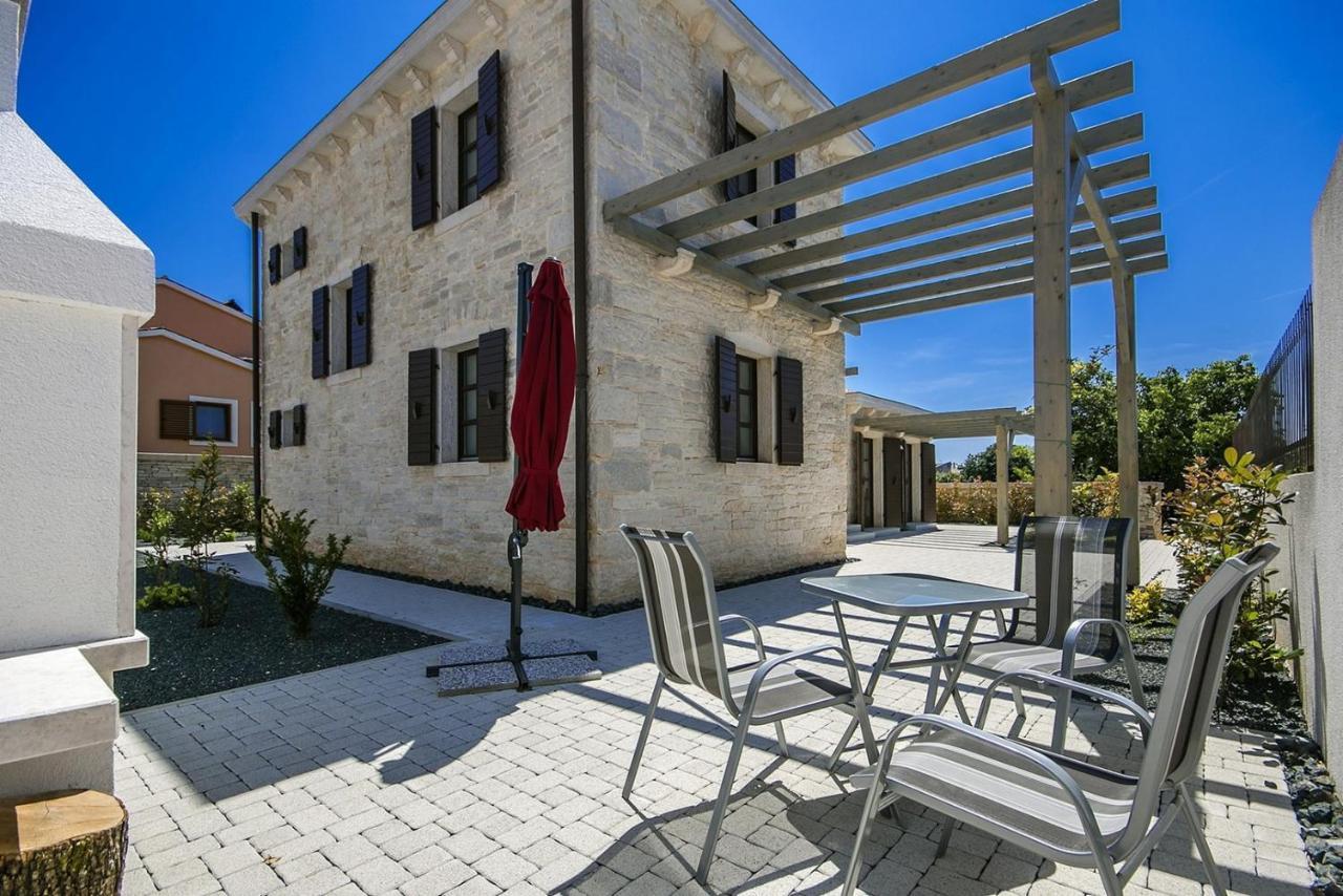 Stone Villa Zahara Ližnjan エクステリア 写真