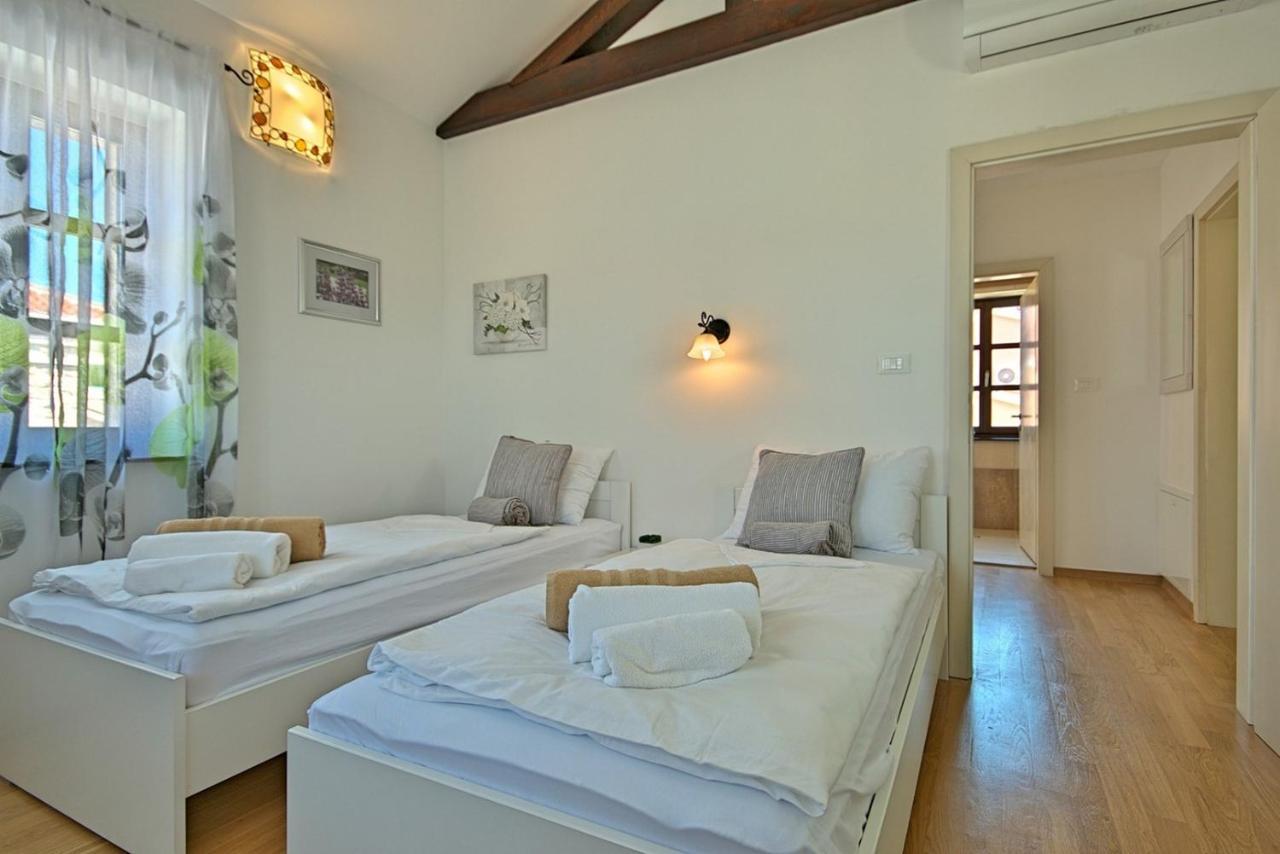 Stone Villa Zahara Ližnjan エクステリア 写真