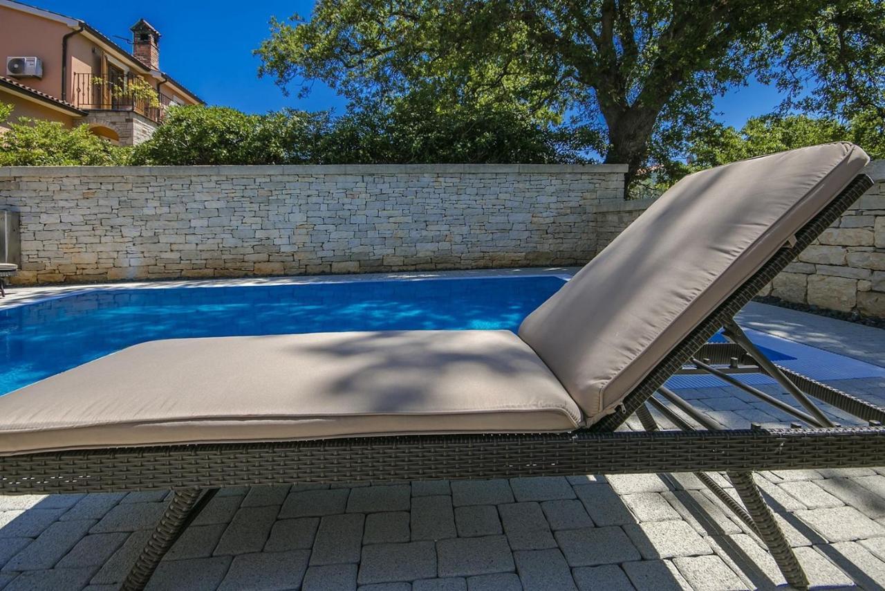 Stone Villa Zahara Ližnjan エクステリア 写真