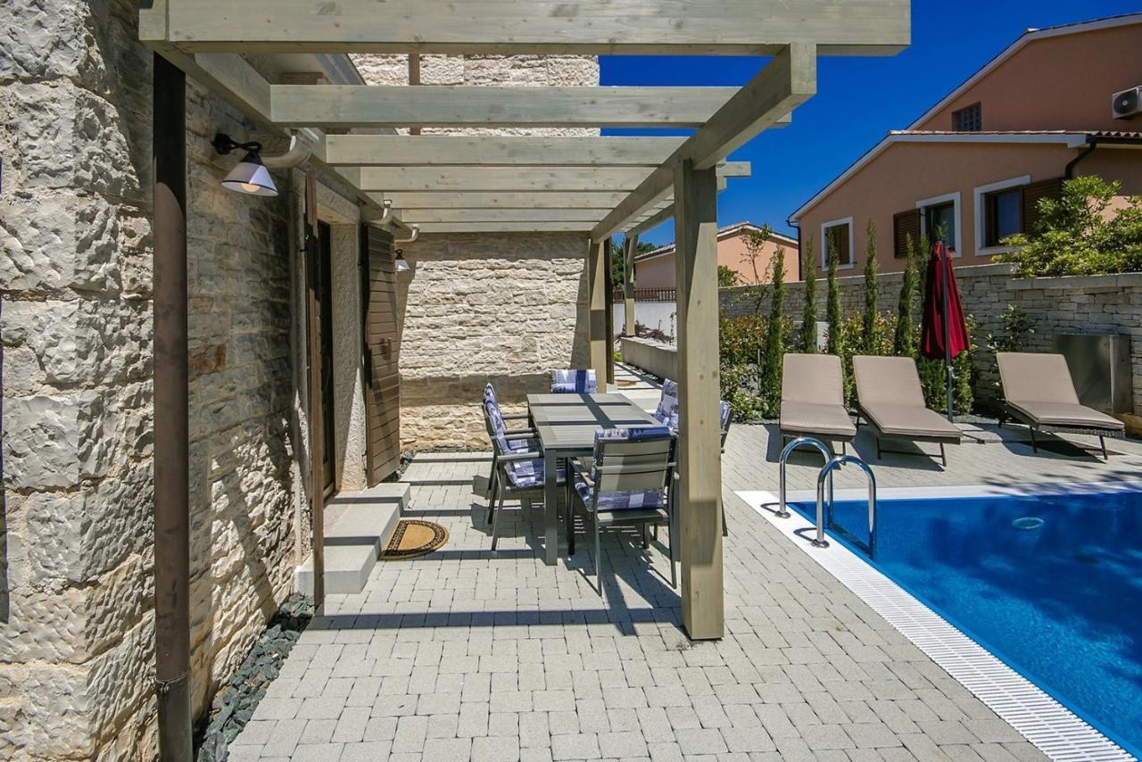 Stone Villa Zahara Ližnjan エクステリア 写真